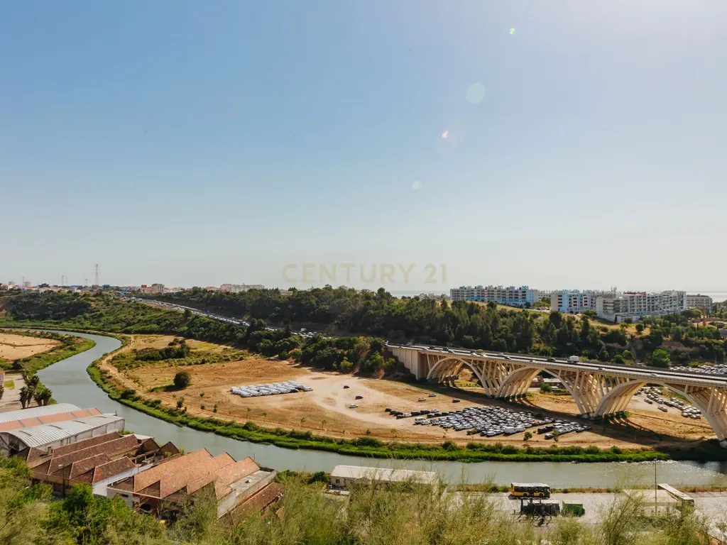 Apartamento T3 com vista da Varanda sobre o Rio Tejo nos Terraços da Ponte Sacavém - Image 30