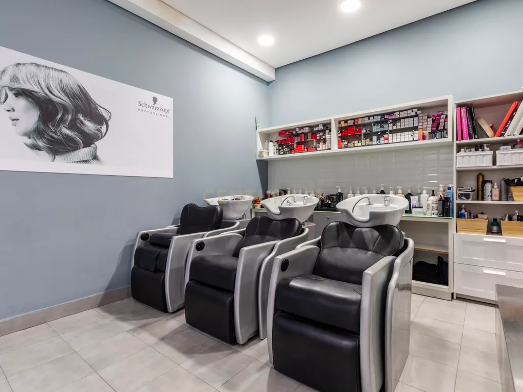 Loja com 90 m² na Quinta do Bom Retiro, Sobreda - Image 20