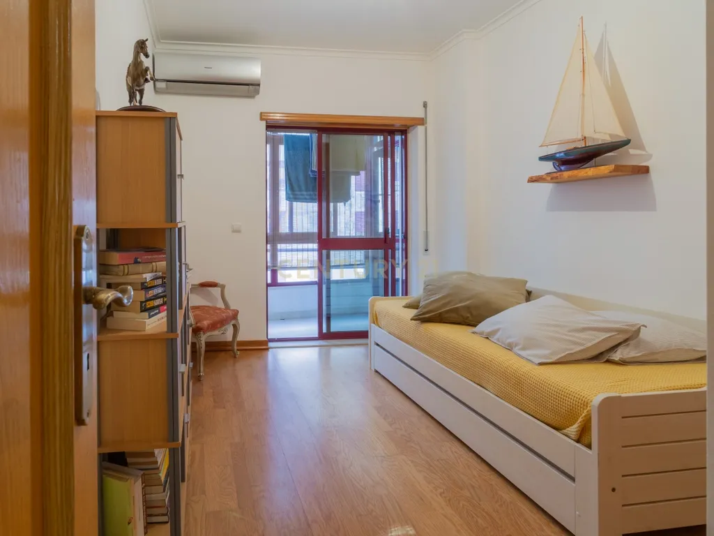 Apartamento T2, sito na localidade de Cova da Piedade, concelho de Almada. - Image 6