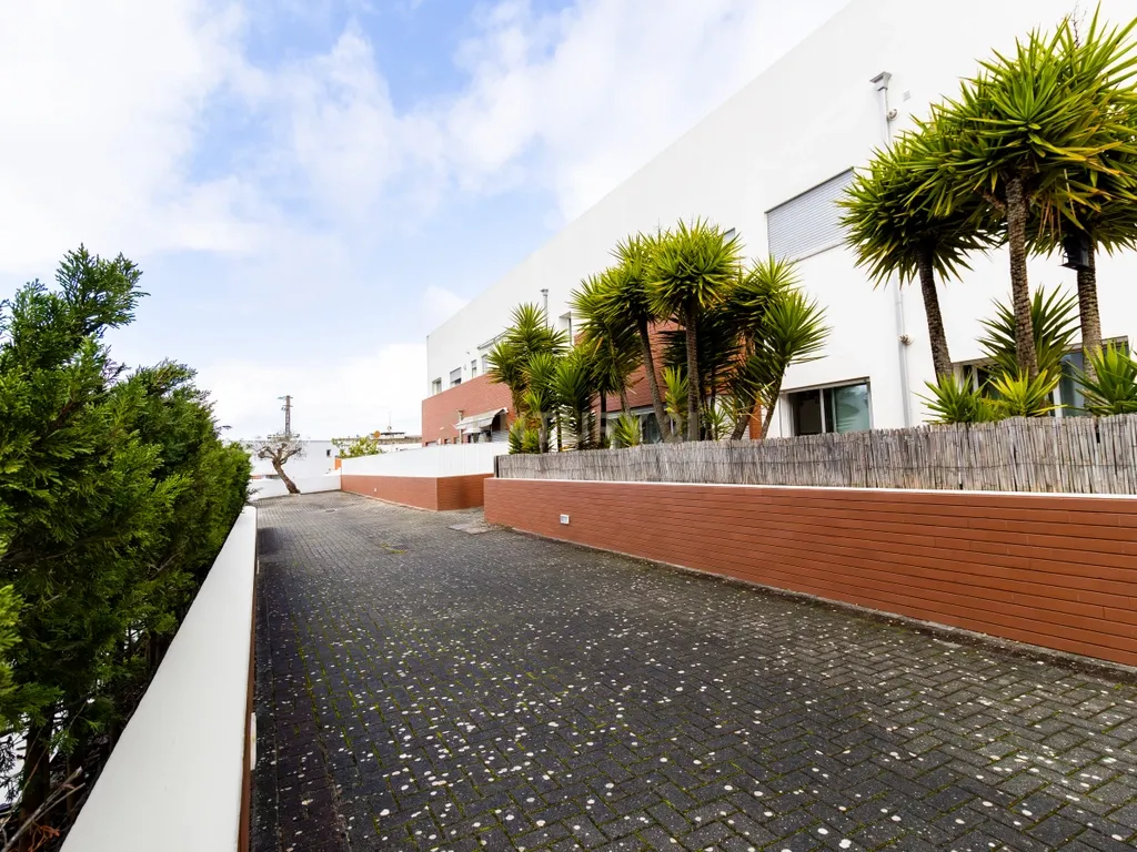 Apartamento T2 em Marinha Grande - Oportunidade Única! - Image 17