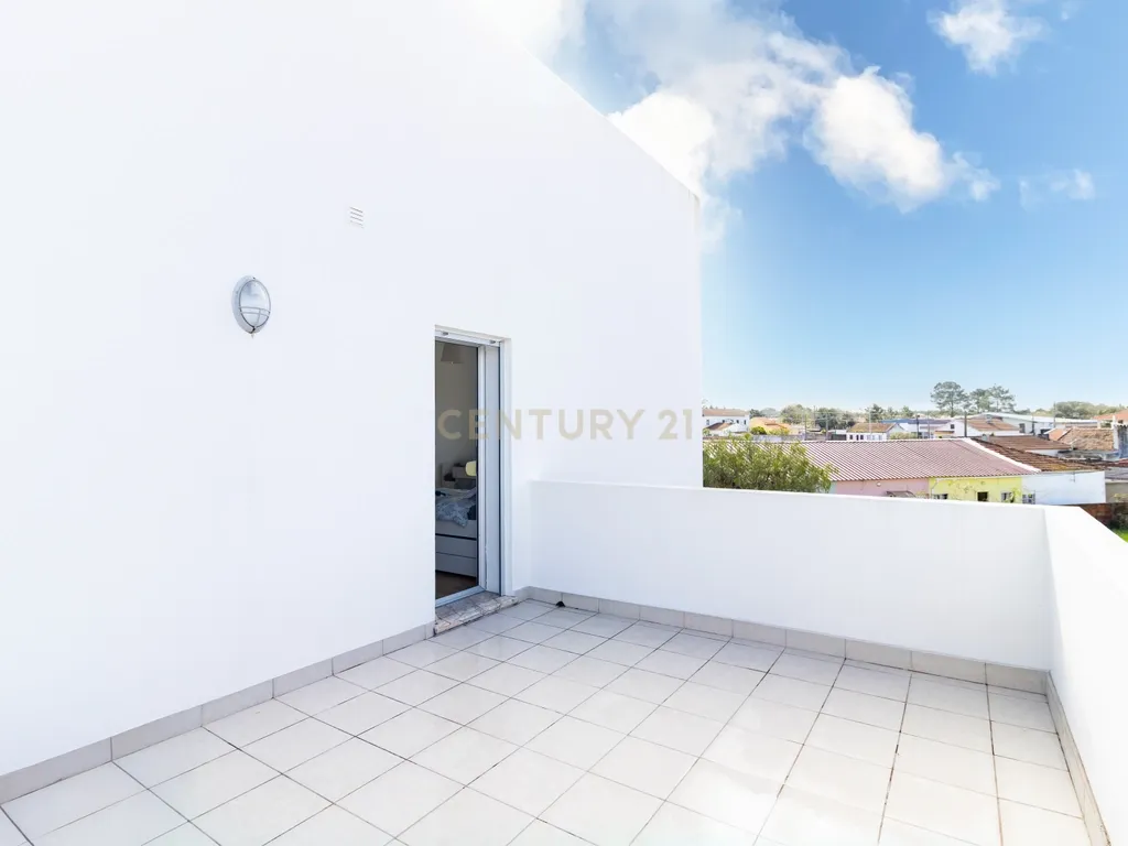 Apartamento T2 em Marinha Grande - Oportunidade Única! - Image 9