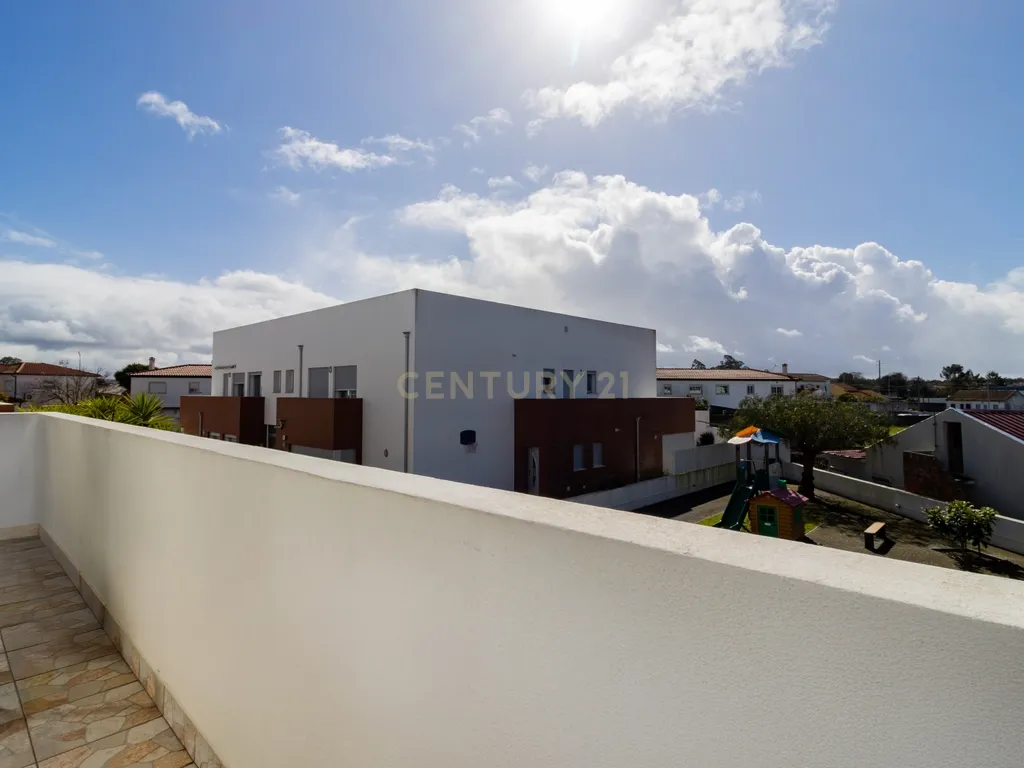Apartamento T2 em Marinha Grande - Oportunidade Única! - Image 4