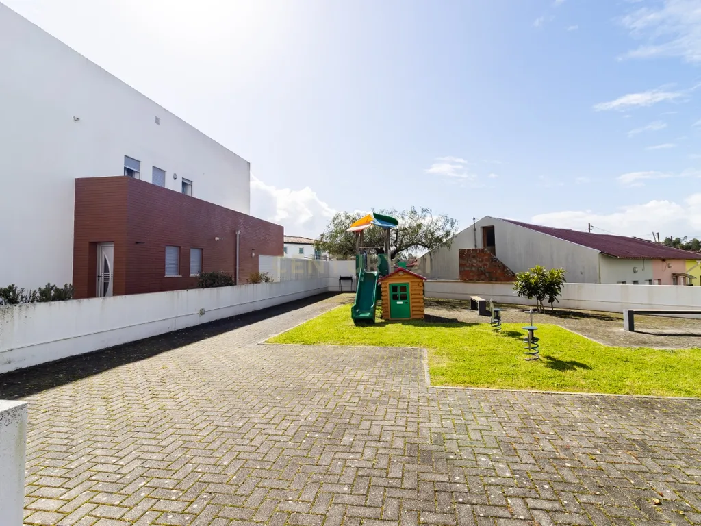 Apartamento T2 em Marinha Grande - Oportunidade Única! - Image 16