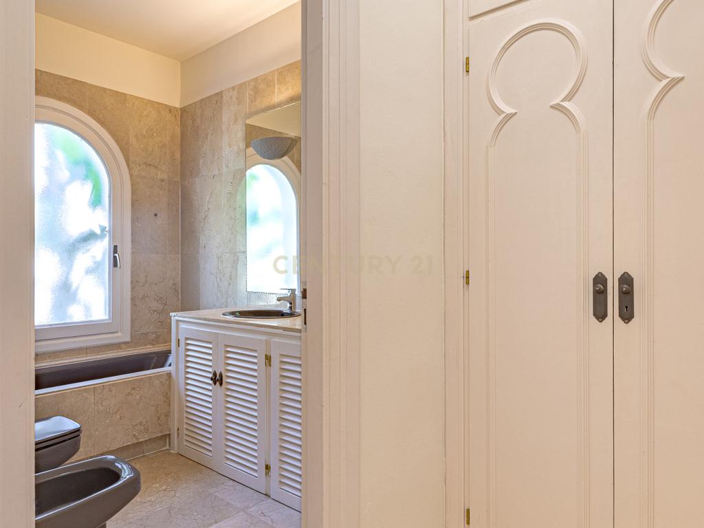 Elegância Andaluza Intemporal no Coração de El Paraíso, Estepona - Image 23