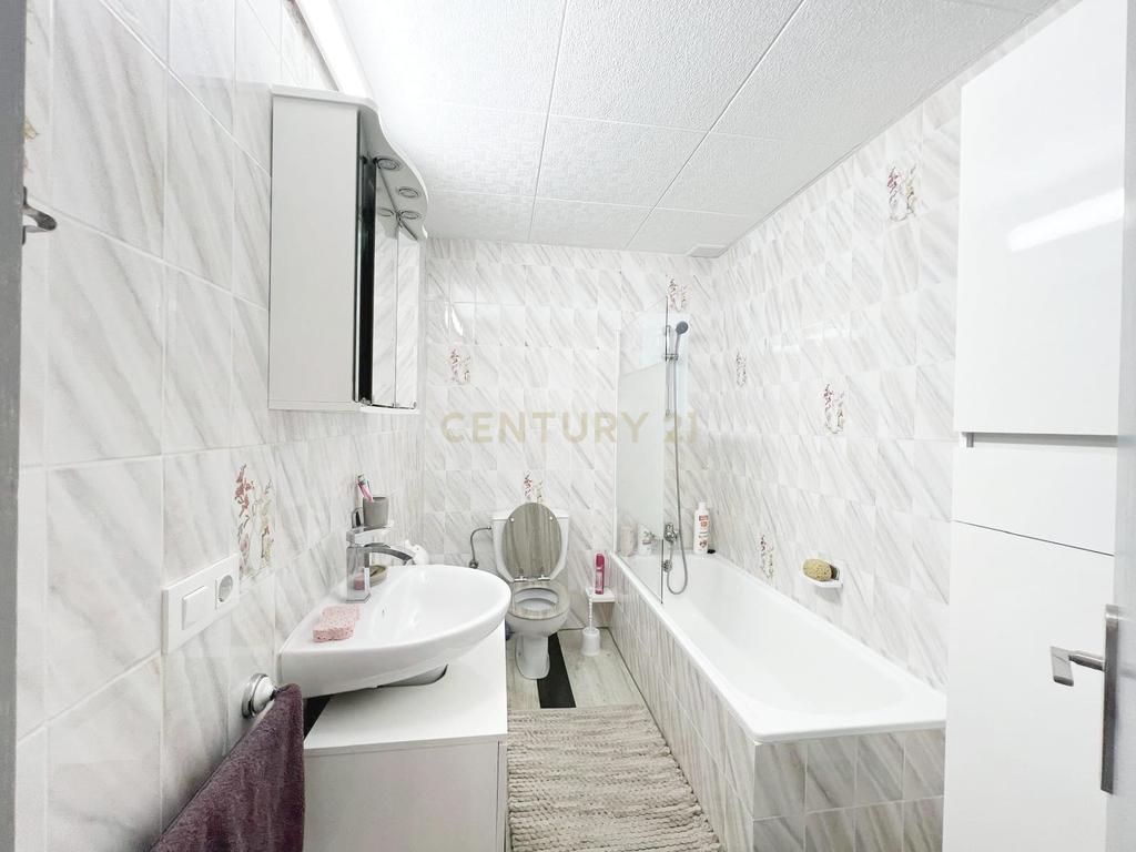Luxuosa Moradia com Vista Panorâmica em Girona, Cataluña - Image 43