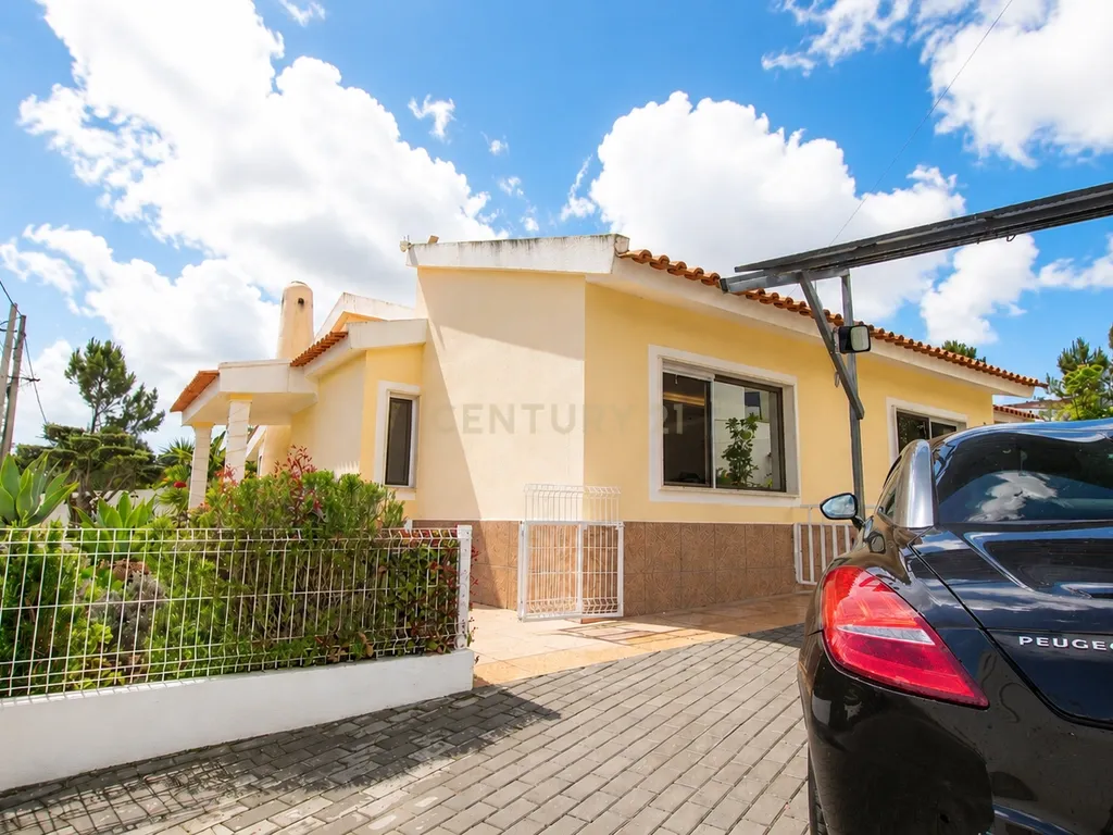 Moradia T3 em lote de 936m2 em Vila Alegre, Fernão Ferro - Image 2