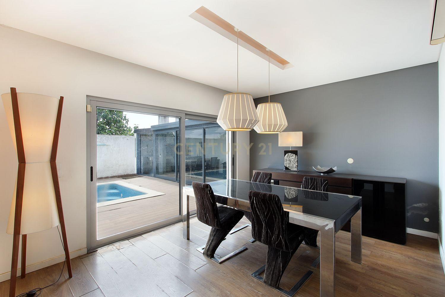 Fotografia 8 de Moradia Isolada T4 Moderna com Piscina Privada, Jardim e Garagem Ampla na Pontinha