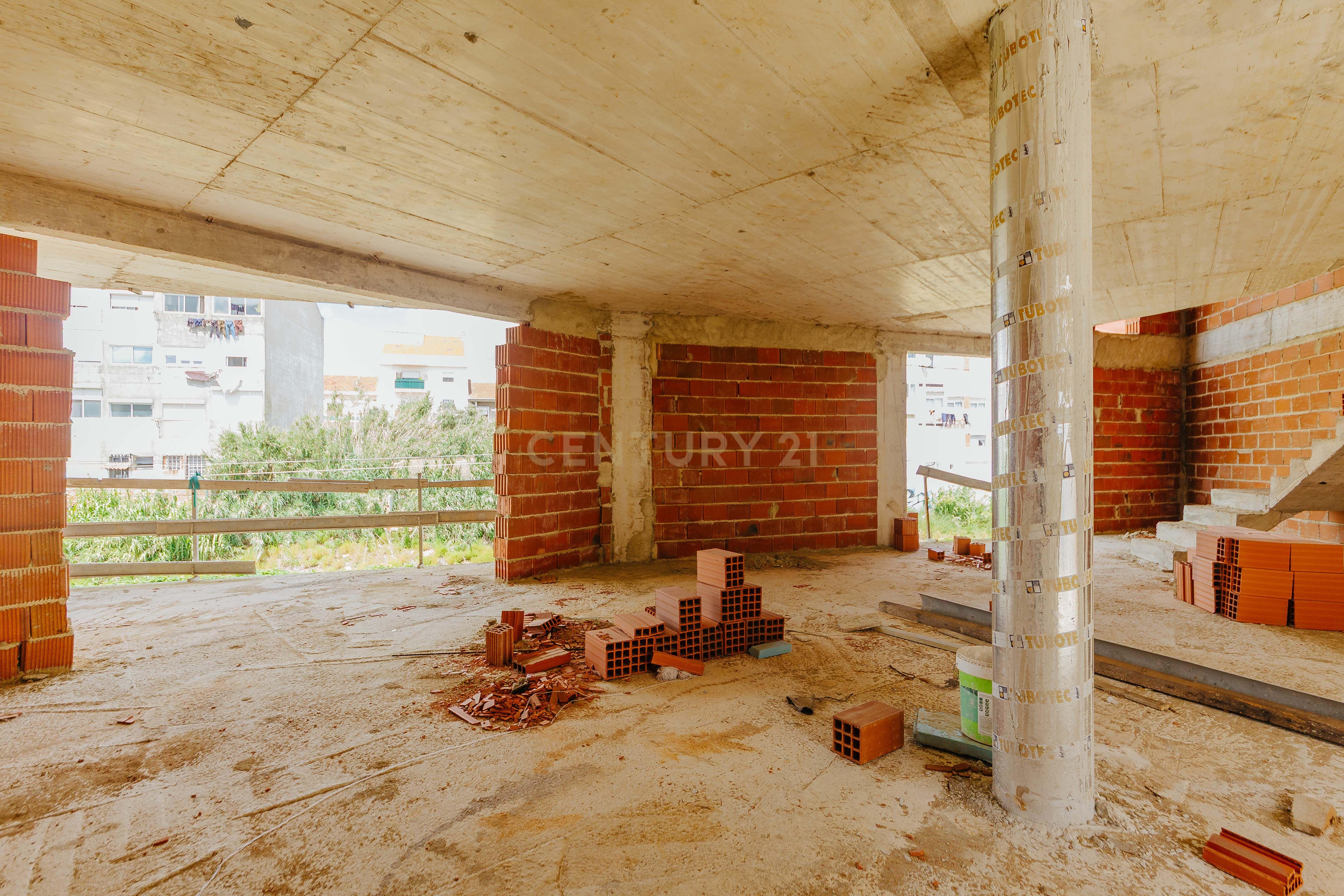 Moradia Unifamiliar de Tipologia T2 em Construção - Image 9