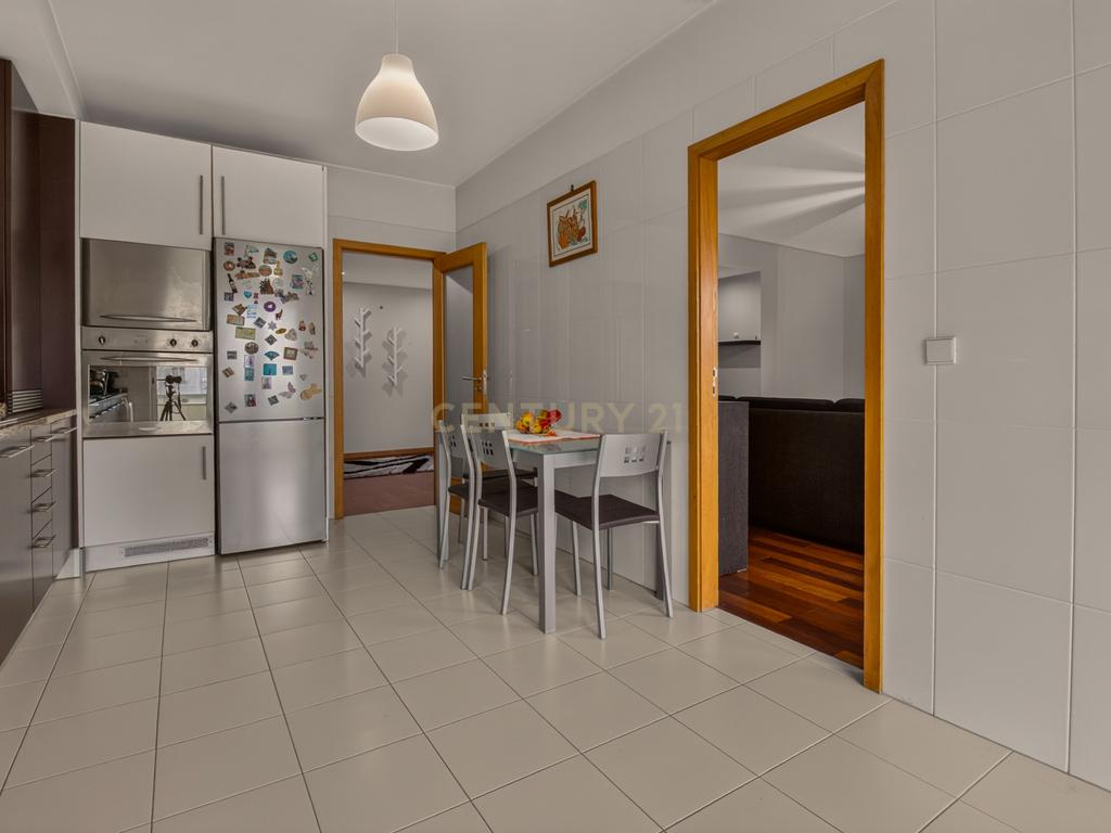 Excelente Apartamento T3 com Garagem em Real, Braga - Image 6