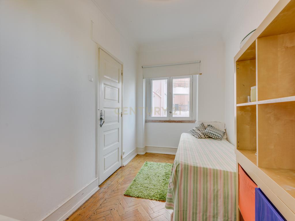 Fantástico Apartamento na Av. João XXI, com uma localização estratégica. - Image 5