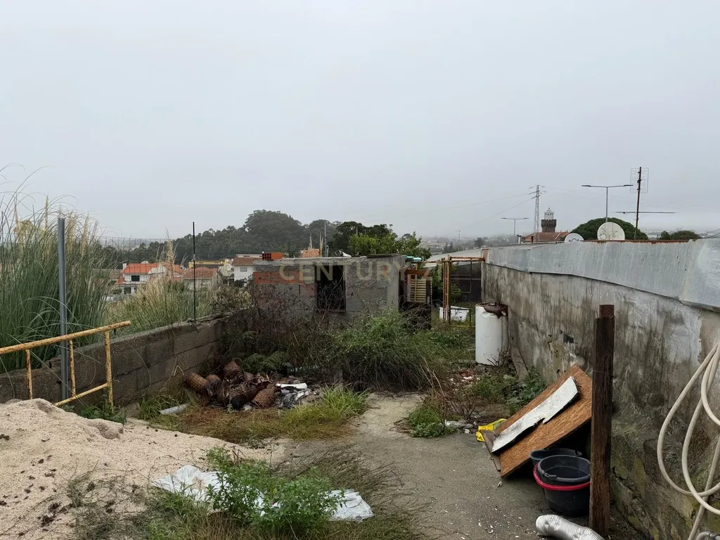 Moradia em Valadares para Restauro ou Reconstrução - Image 2