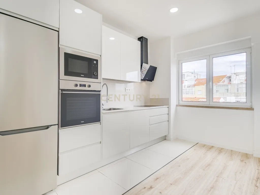 Apartamento T2 Remodelado na Prestigiada Avenida Jaime Cortesão em Setúbal – Próximo da Zona Ribeirinha - Image 21