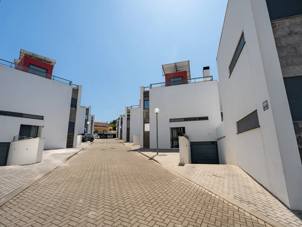 ** Moderna Moradia T4 c/ piscina e rooftop no condomínio privado "Villas do Campo" - Venda do Pinheiro ** - Image 5