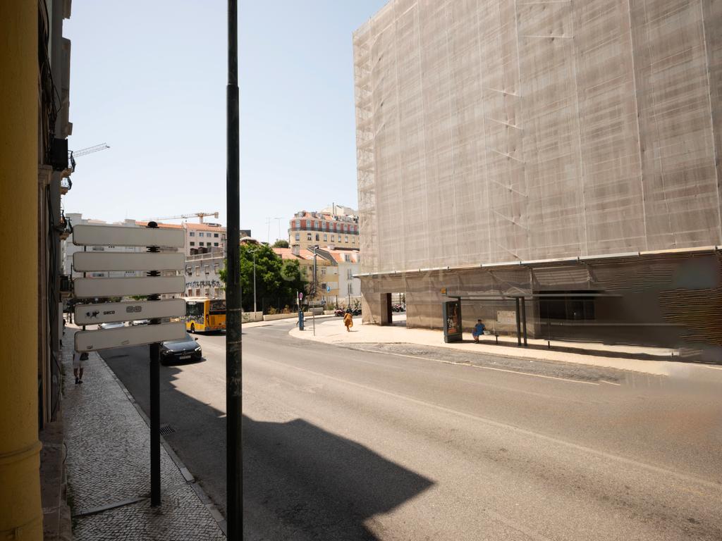 T3 com 126m2 Remodelado e com Elevador nos Anjos - Image 25