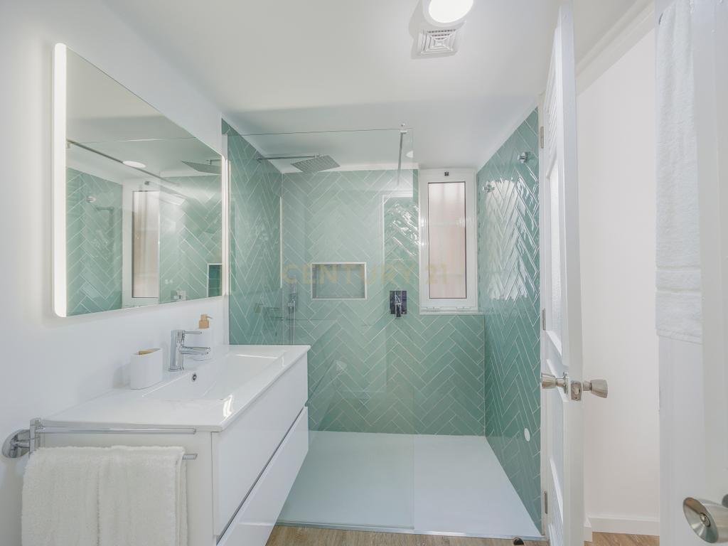 Apartamento Renovado T1 em Quarteira, Loulé - Oportunidade Única! - Image 11