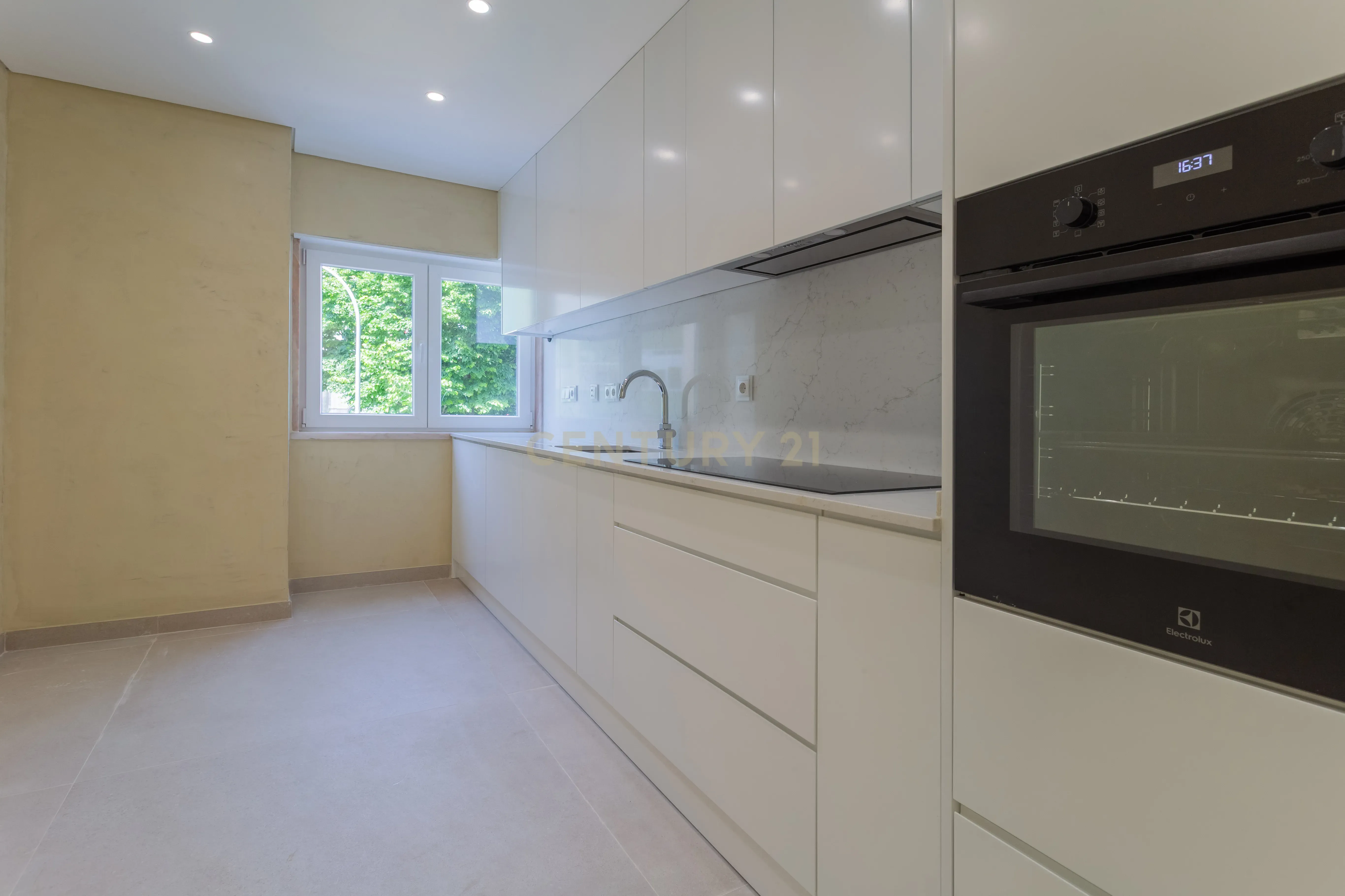 Fotografia 6 de T2 Renovado na Buraca | Modernidade, Conforto e Excelente Localização
