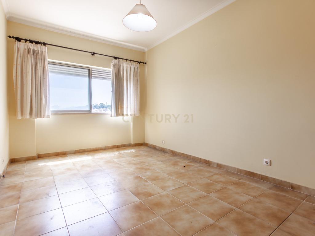 Apartamento T4 - Venda Nova - Image 8