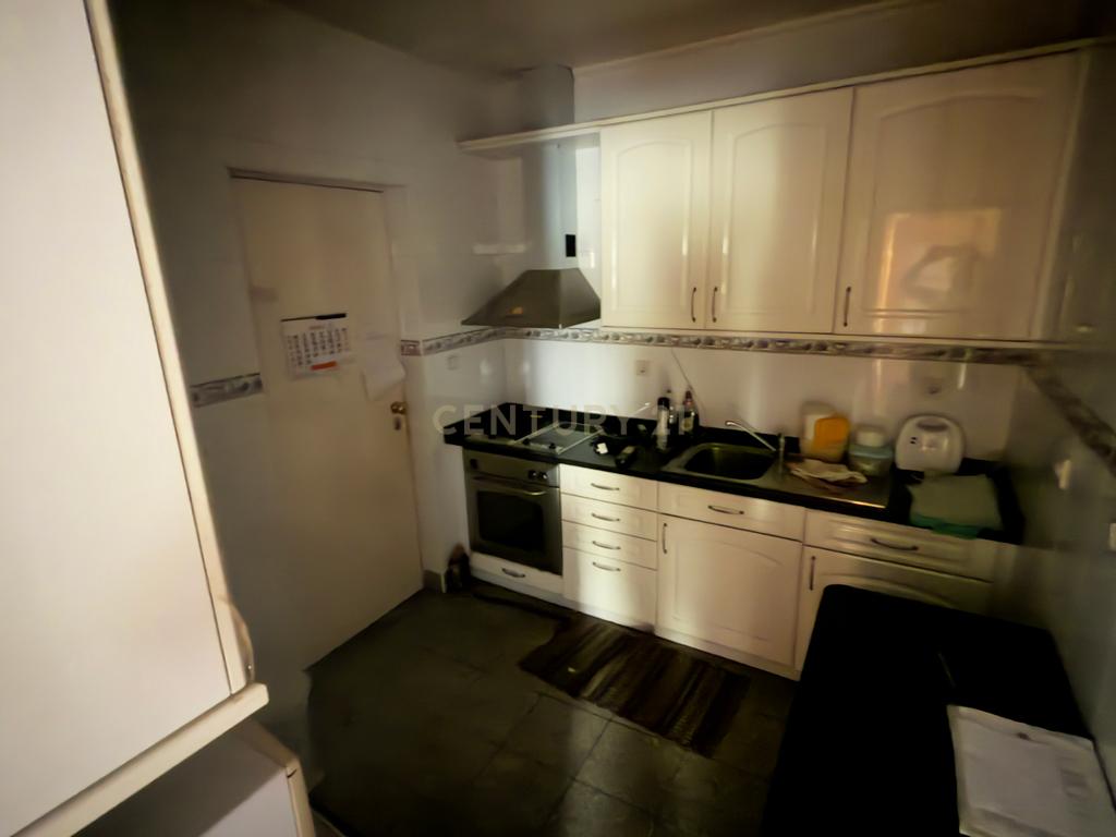 Moradia T3 Térrea para Remodelação | Excelente Oportunidade de Investimento junto ao Hospital de São João - Image 23