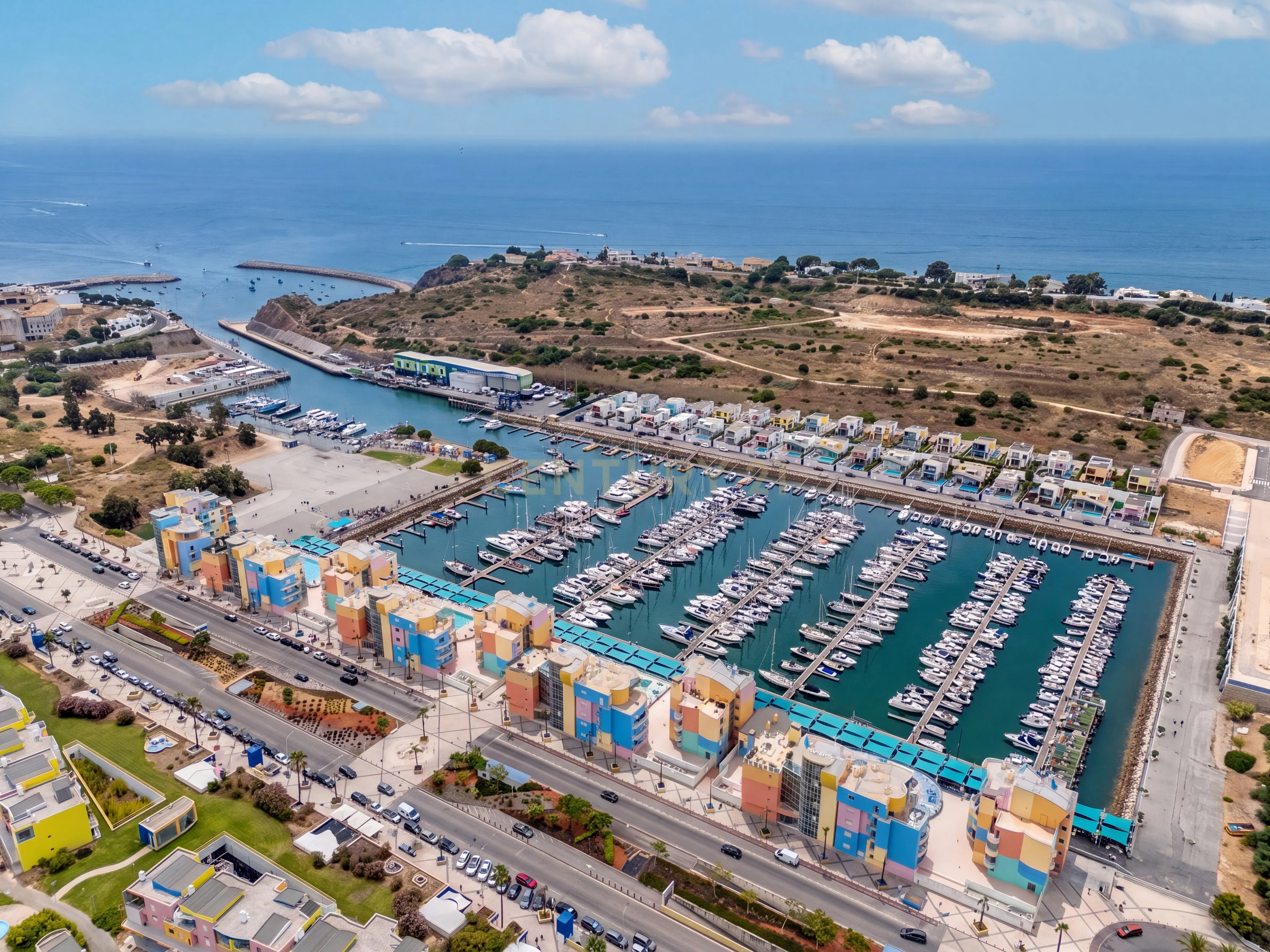 Fotografia 5 de T0+1 Renovado com Armazém de 105 m² e Logradouro Privado em Albufeira