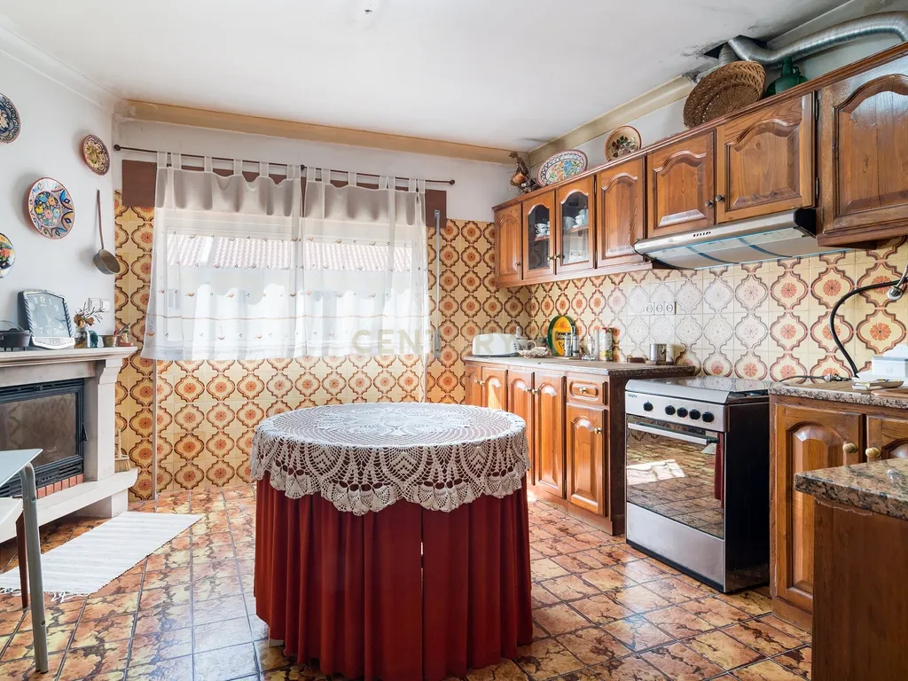 Moradia T3 em Porto Salvo | 213 m² | Garagem | Pátio e Jardim - Image 16