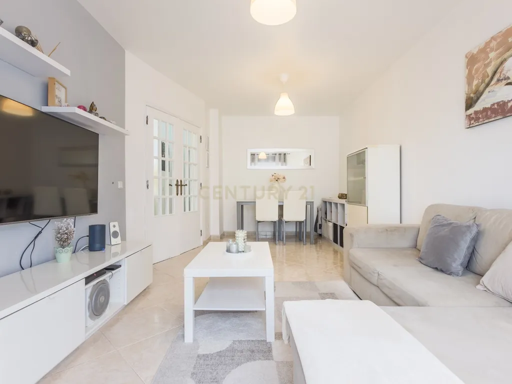 Apartamento T2 Moderno no Monte da Caparica, Pronto a Habitar - Image 3