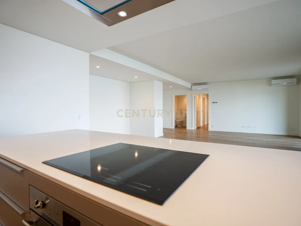 Exclusivo T3 no Terraces Mirear com Varanda, Piscina, Ginásio e Sauna – Miraflores - Image 10