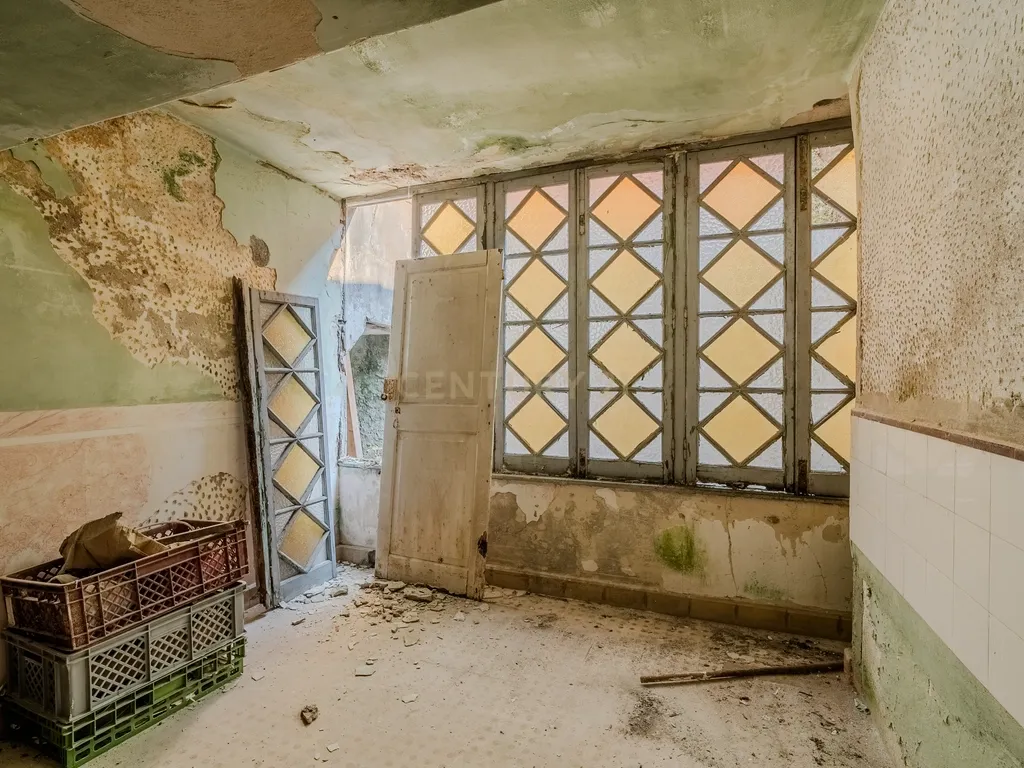 PRÉDIO PARA RECUPERAR, NO CENTRO HISTÓRICO DE PENICHE - Image 62