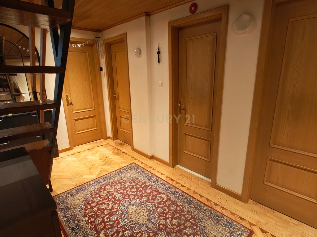 Apartamento duplex T3 + 2 em Queluz - Image 17