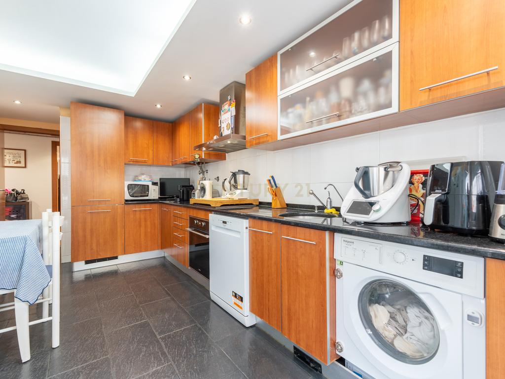 Apartamento T3 com 2 Terraços Gigantes e Vista Rio – A 10 min de Lisboa - Image 31