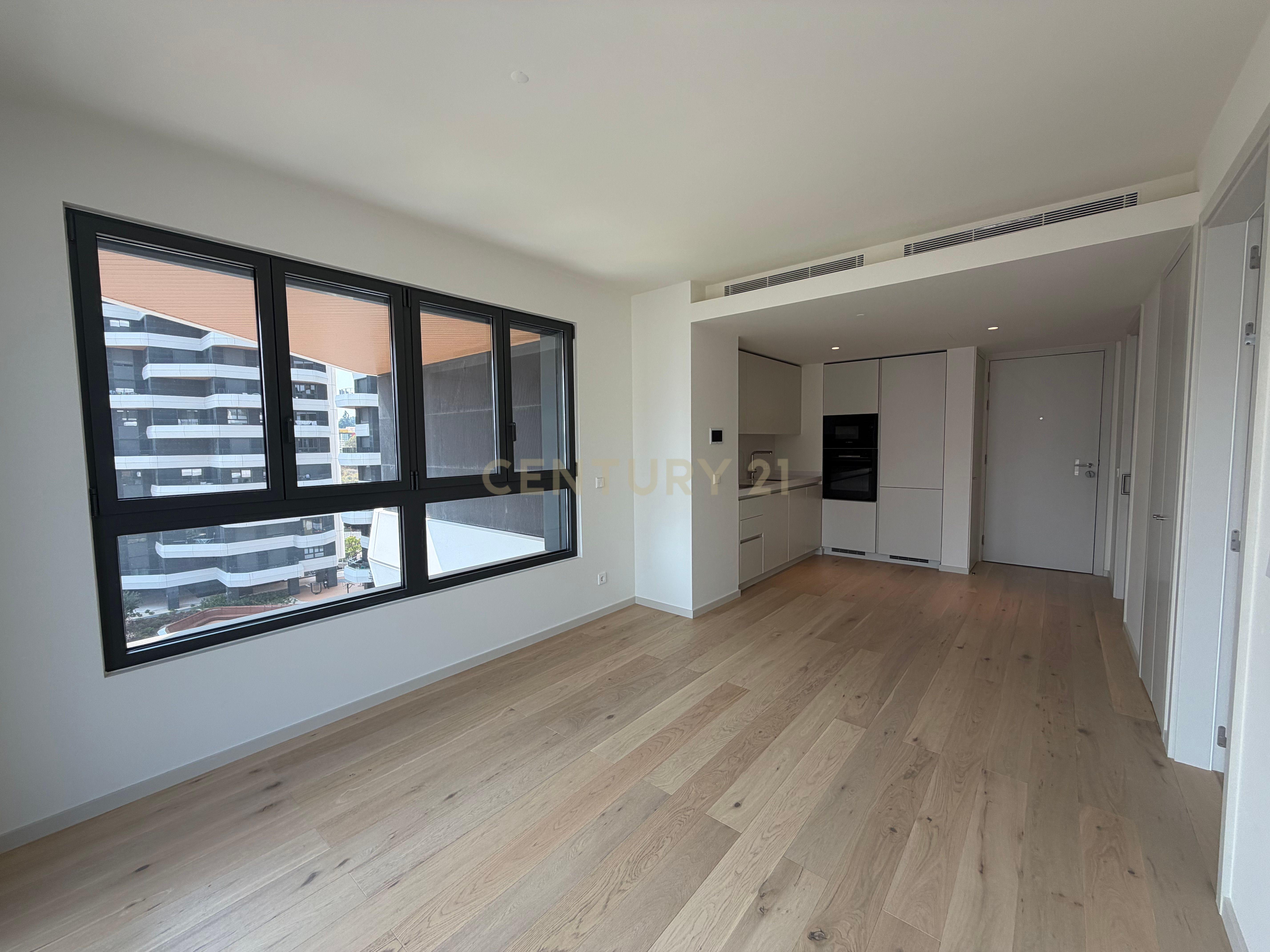 Fotografia 10 de T1 no Parque das Nações, Empreendimento Distrikt, com Varanda e Vista Rio