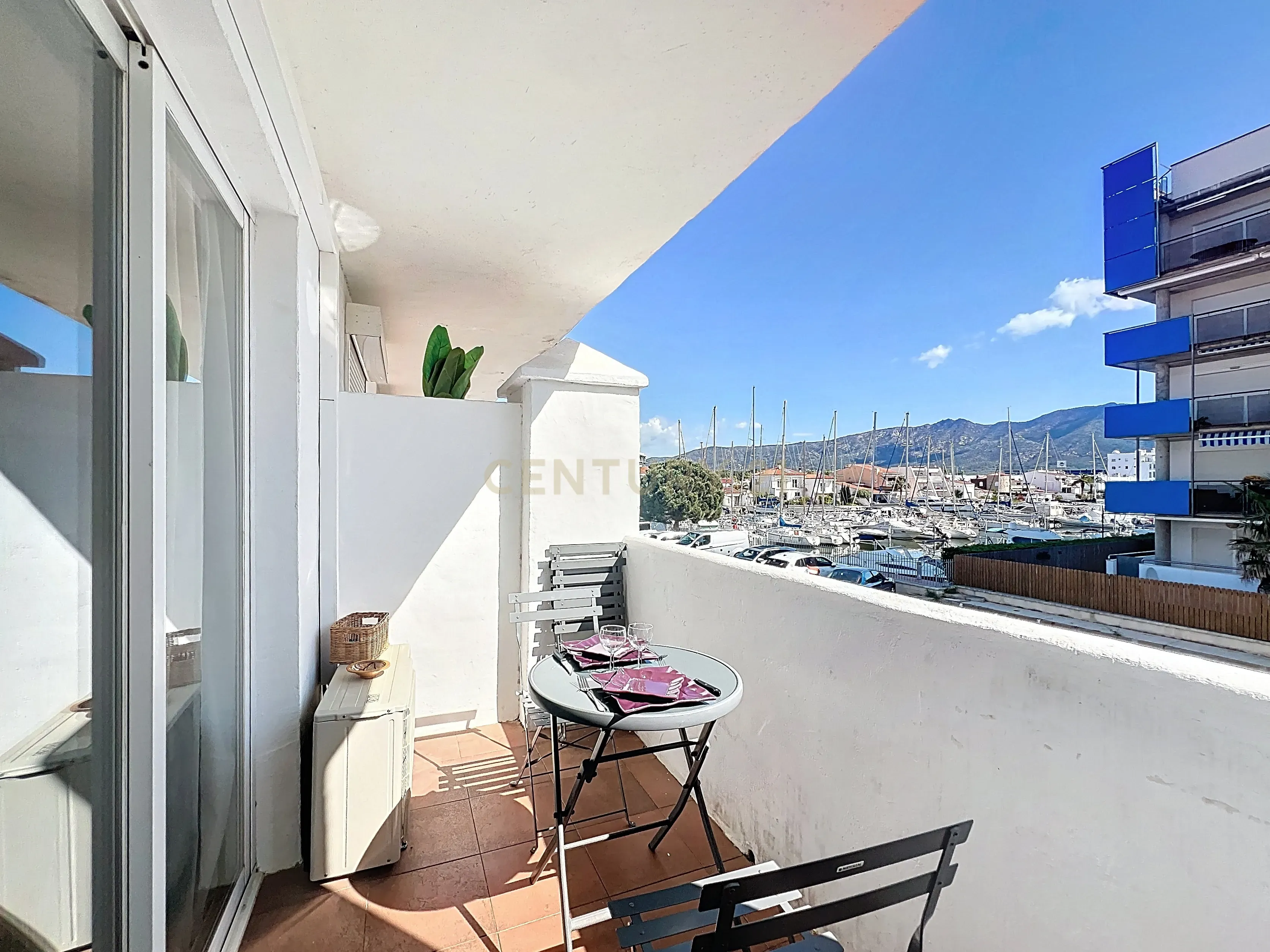 À venda – Apartamento com licença turística em Santa Margarita – Residência Royal Marine I - Image 1