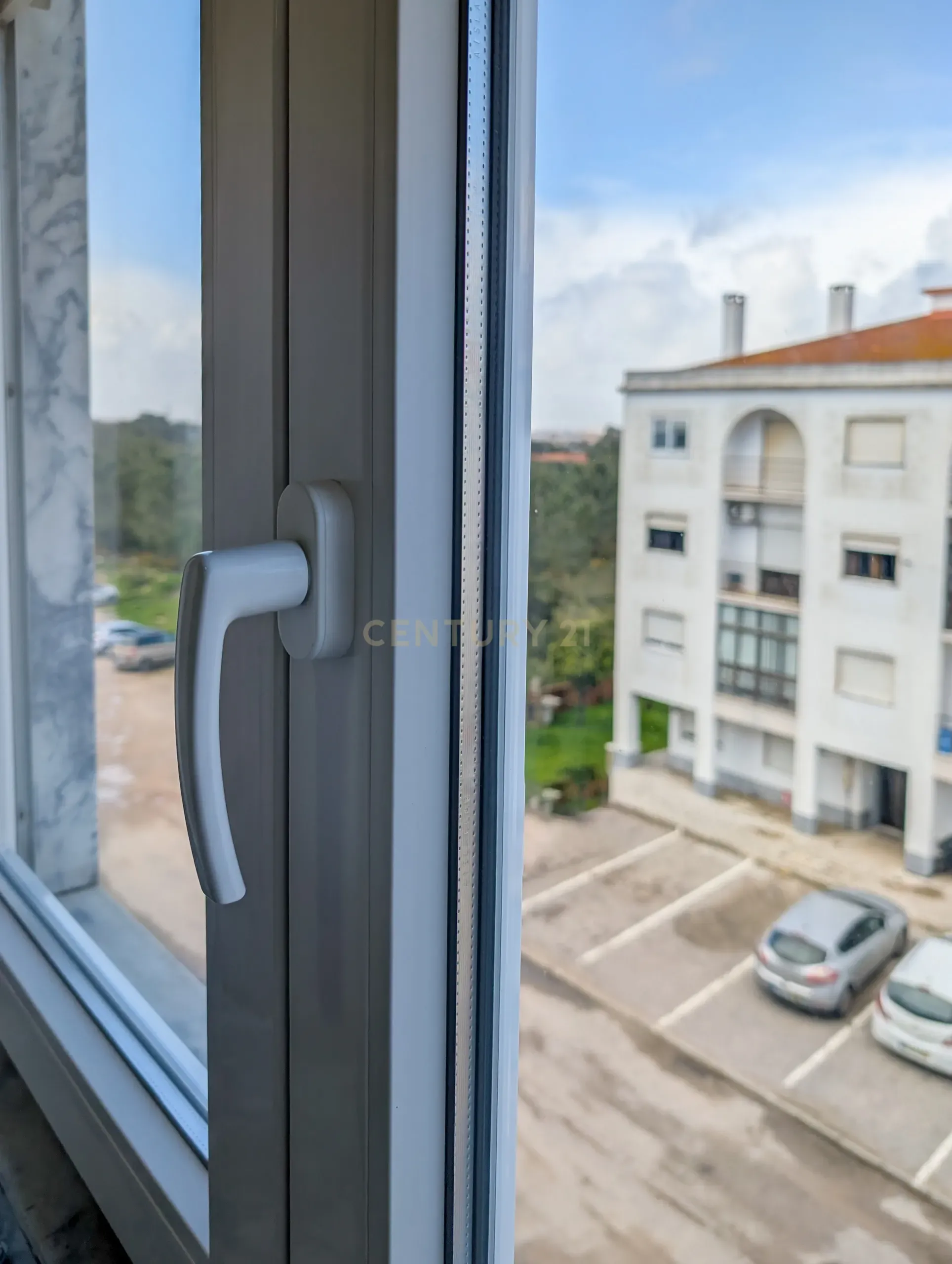 Apartamento T3 com 2 Wc - Pinhal de Frades - Seixal - Image 17