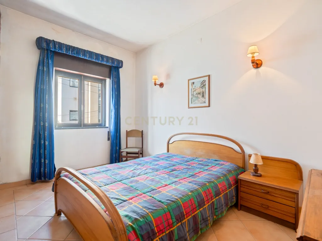 Moradia com 3 Quartos, Quintal e Terraço – Excelente Localização em Albufeira - Image 13