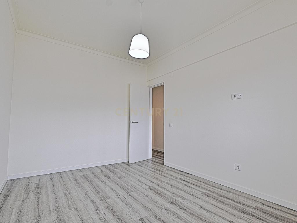 T2 Remodelado com Elevador | 86 m² | Aranguês – Setúbal - Image 15