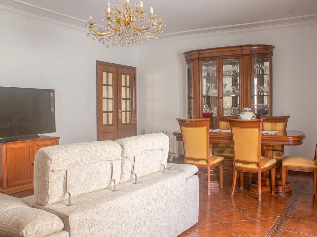 T3 na Amadora – Conforto, Espaço e Excelente Localização! - Image 2