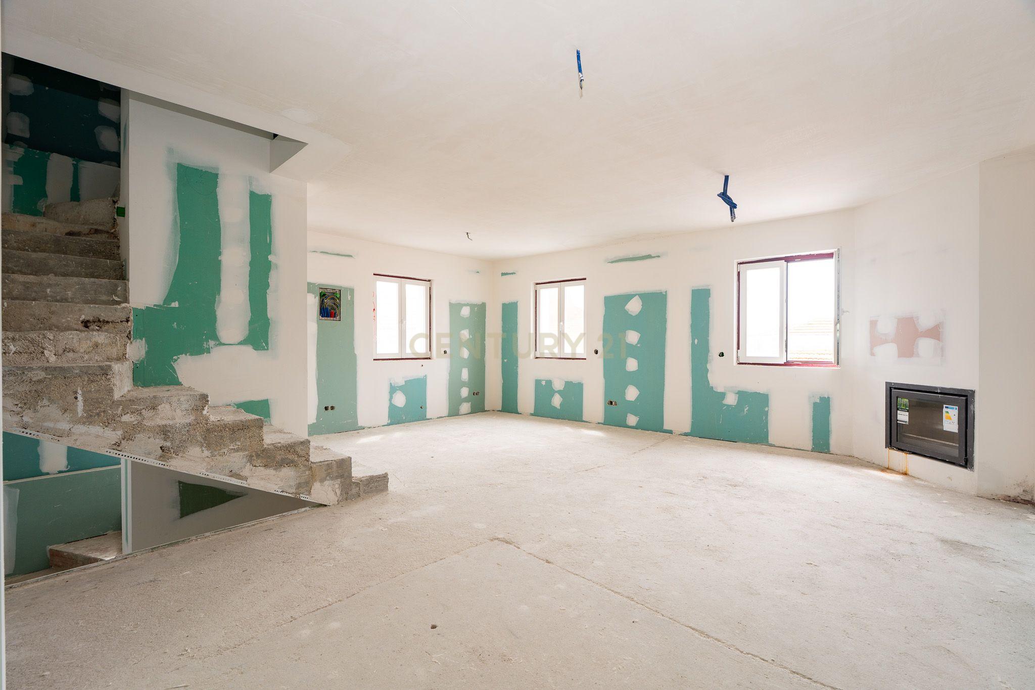 Moradia T4 em Alcântara com Dois Duplex Independentes - Ideal para Habitação e Investimento - Image 6