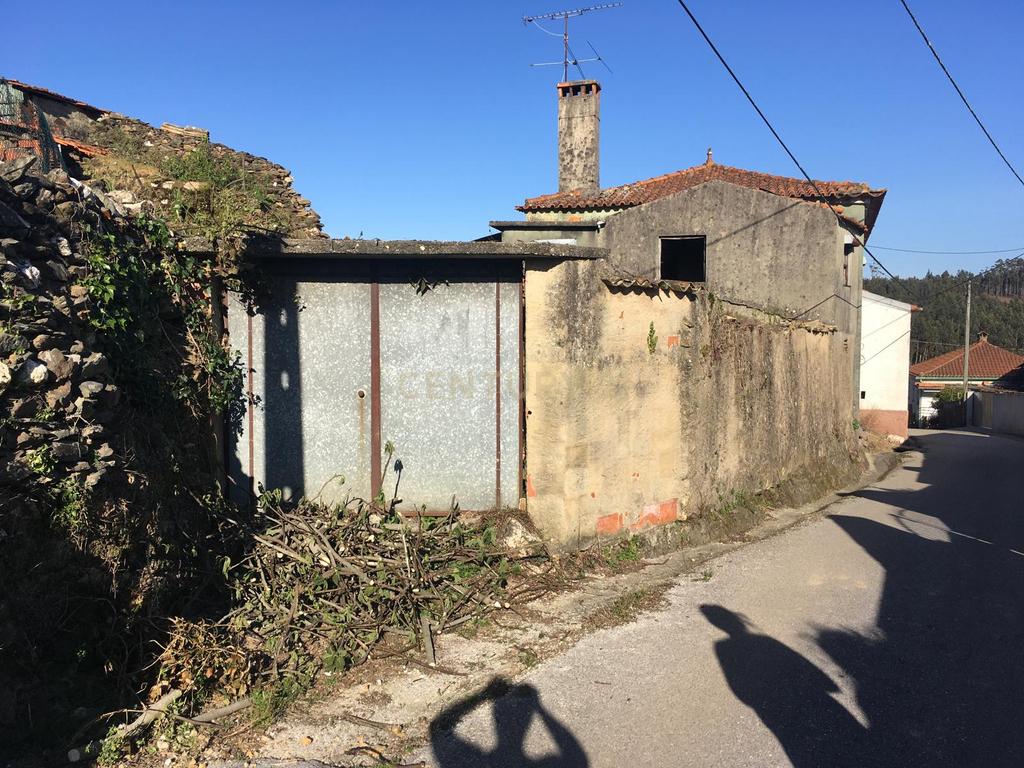 Espaçosa Moradia T5 na Moita, Anadia - Oportunidade Única! - Image 19