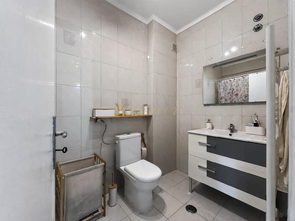Apartamento T1 com duas frentes, excelentes áreas e arrecadação – Setúbal - Image 16