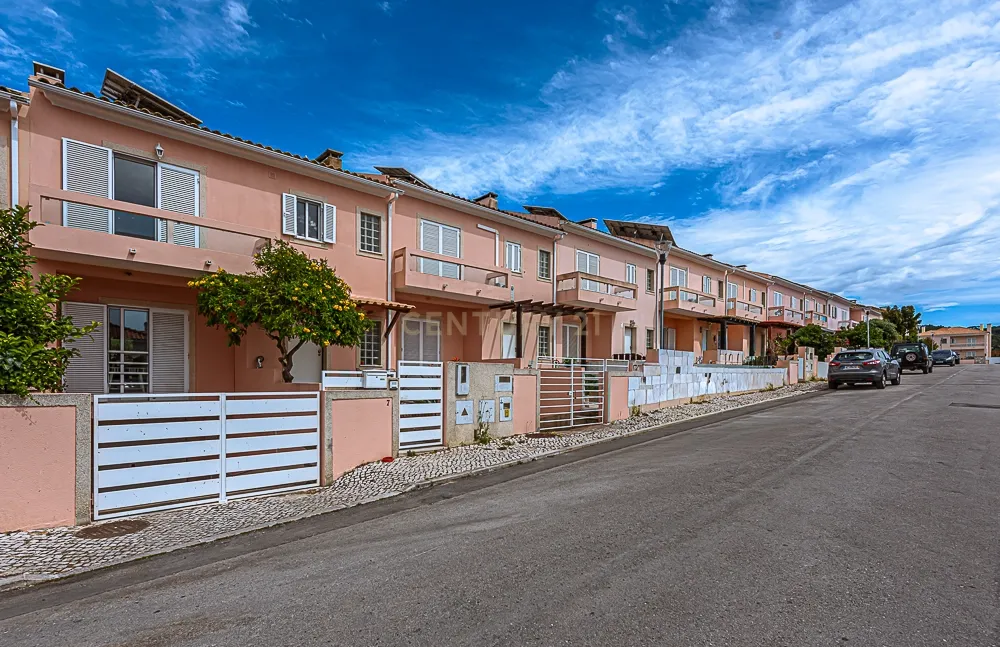Moradia T3+1 com Garagem em Cabanas - Image 30