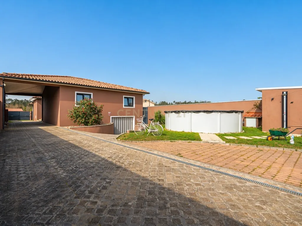 Moradia T3 terréa em bom estado com piscina,jardim,anexo,arrumação,quintal e vistas boas num local sossegado a 5 min de Lousã - Image 39