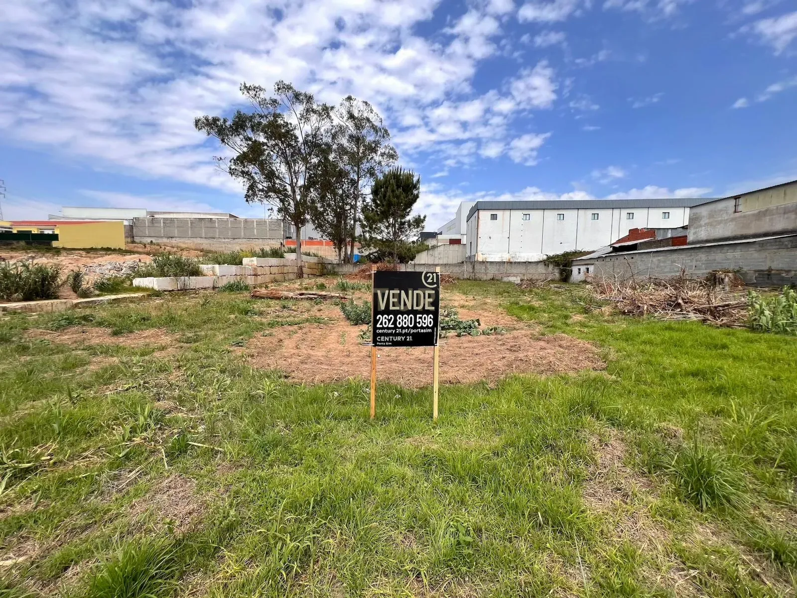 Fotografia 2 de Terreno com 2.000m² junto à zona industrial de Óbidos