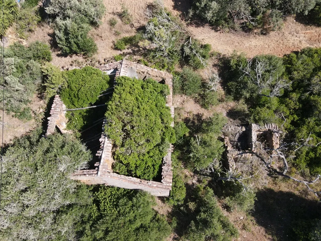 Terreno Exclusivo com Ruína para Reconstrução entre a Praia da Luz e Burgau - Image 4