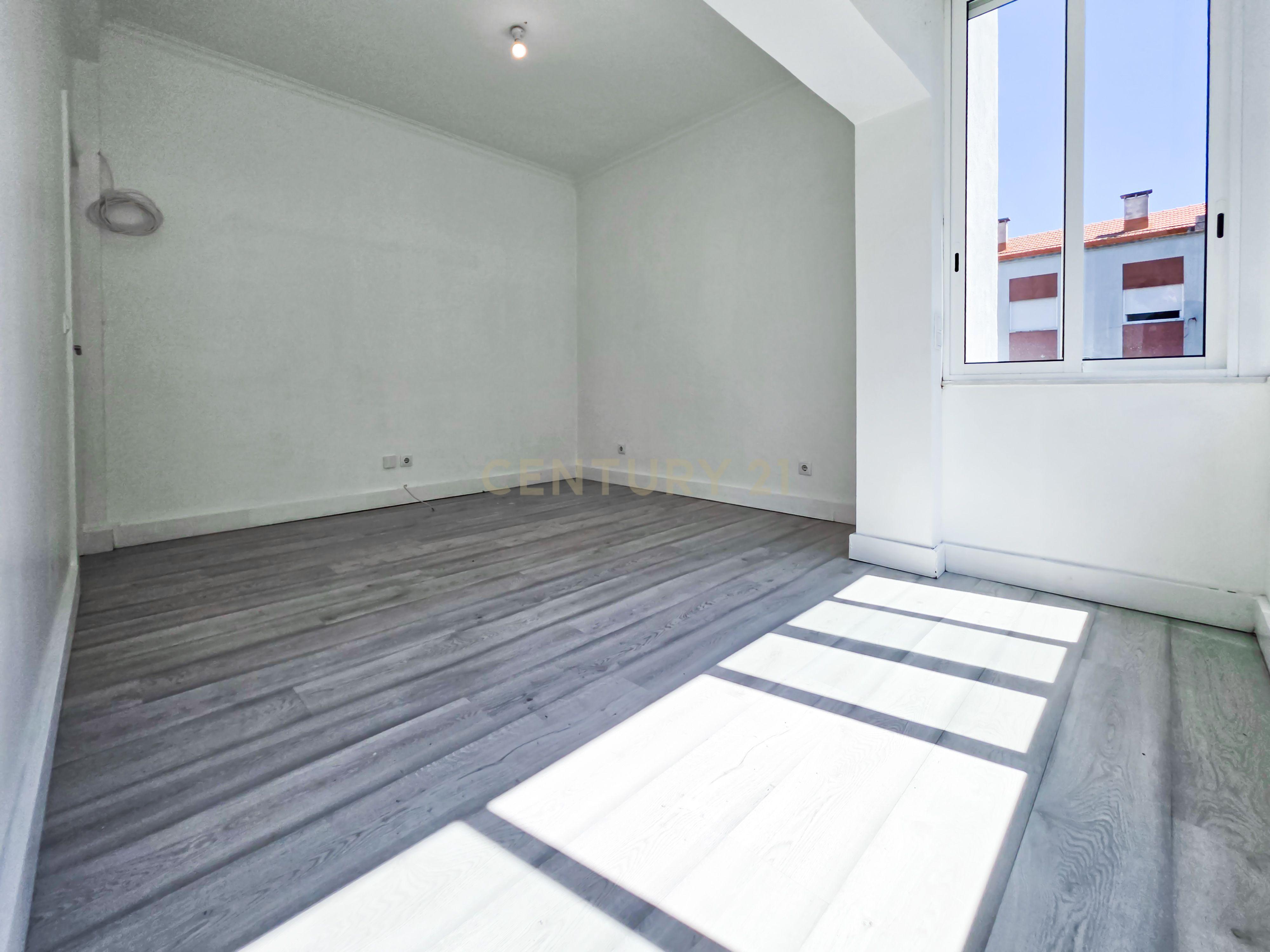 Fotografia 8 de Apartamento T2 Remodelado no Barreiro – Moderno, Versátil e Pronto a Habitar