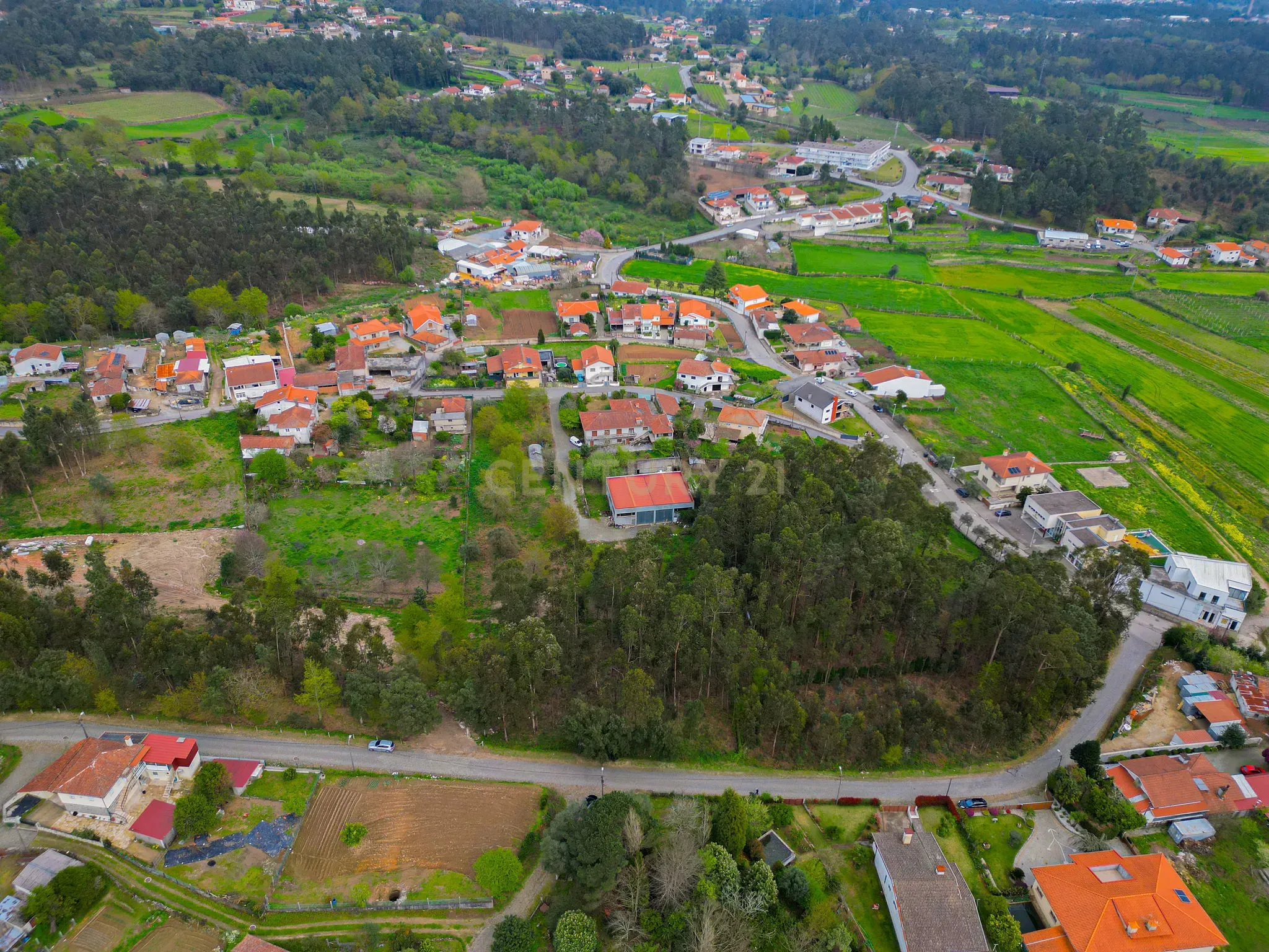 Fotografia 12 de Terreno Urbano com 2.030m2 em Oliveira, Barcelos