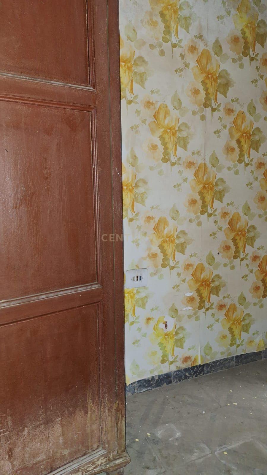 Moradia original para renovar em Benetússer – Localização privilegiada e sem risco de inundação! - Image 5