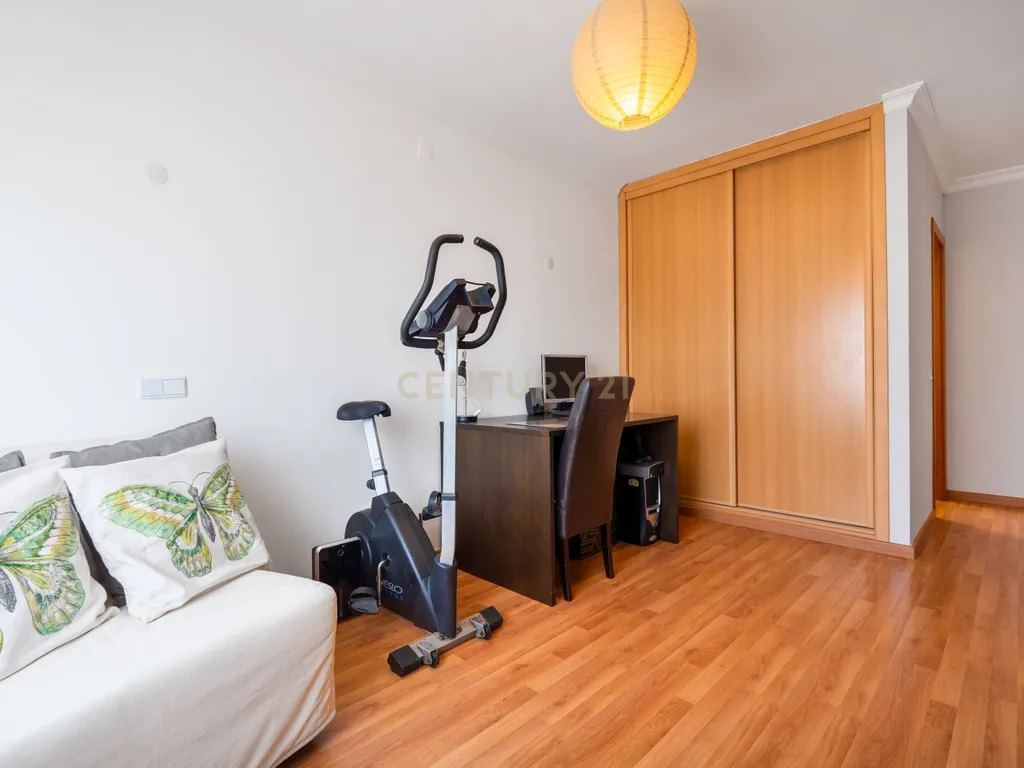 Excelente T3 em Lagoa | Localização Privilegiada perto de Tudo - Image 19