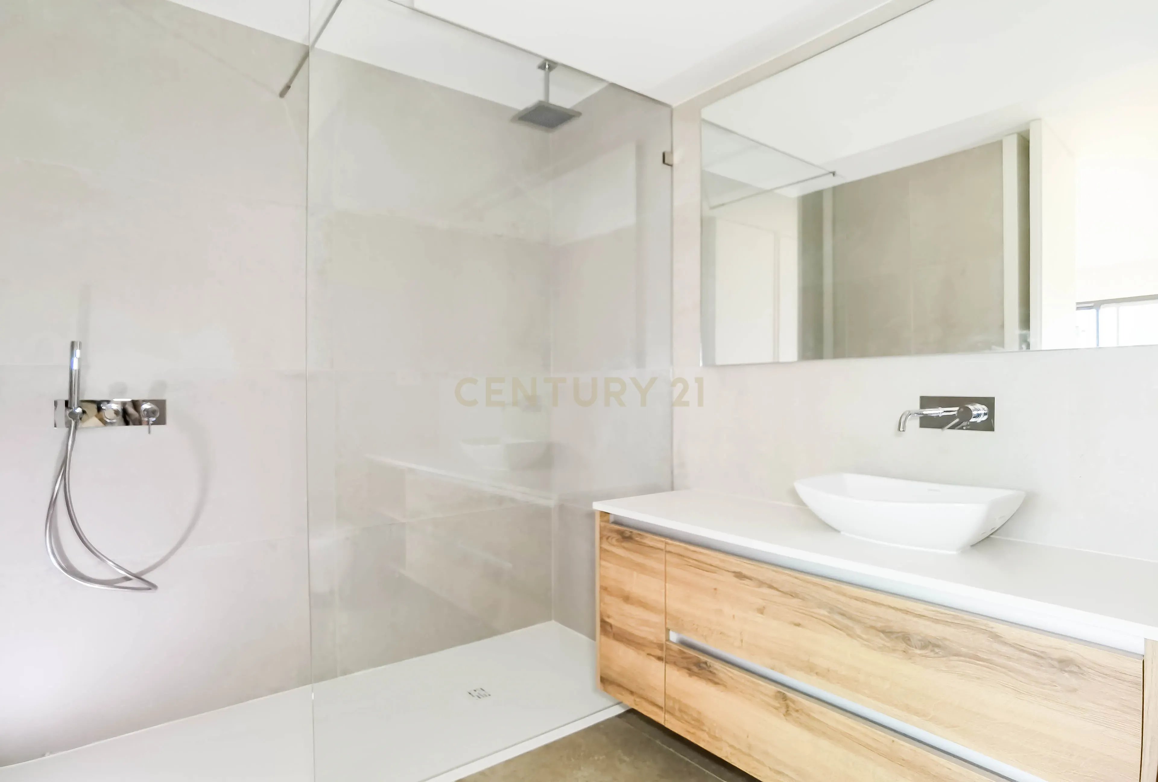 Apartamento T2+1 Duplex com Garagem, Arrumos e Amplas Varandas – Rua Aires Ornelas, Porto - Image 10