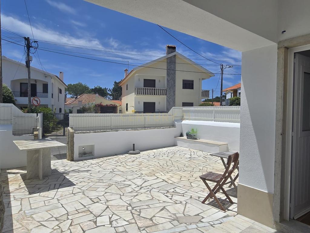 Moradia Renovada T2 em Magoito - Sintra com Terraço e Luz Natural - Image 14