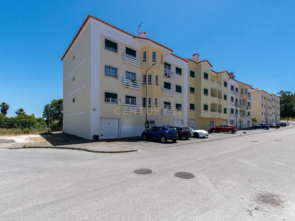 T2 com Suite, Varanda e Parqueamento - Malveira - Image 21
