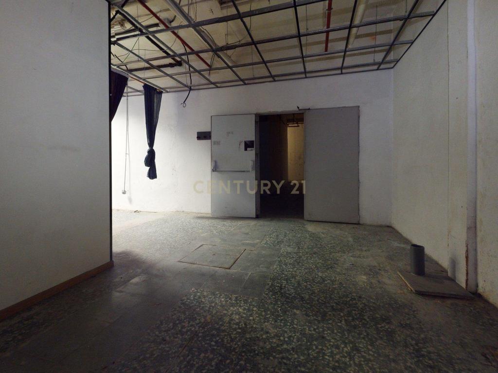 Espaçoso imóvel comercial para renovar no centro de Madrid, a apenas 10 minutos da estação de Atocha. - Image 37